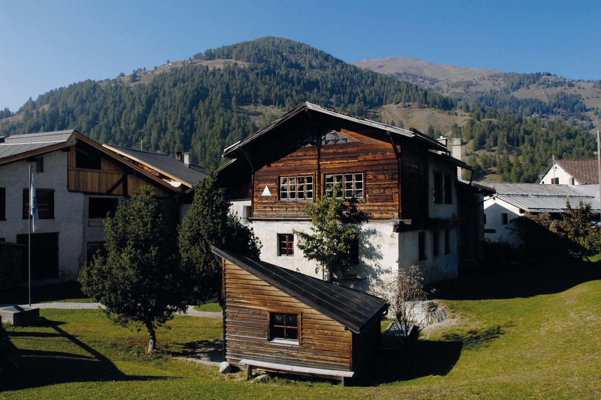 Sta-Maria Youth Hostel Santa Maria Val Muestair Exterior photo
